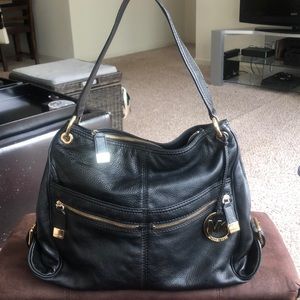 Black Michael kors purse w/gold chain gently used